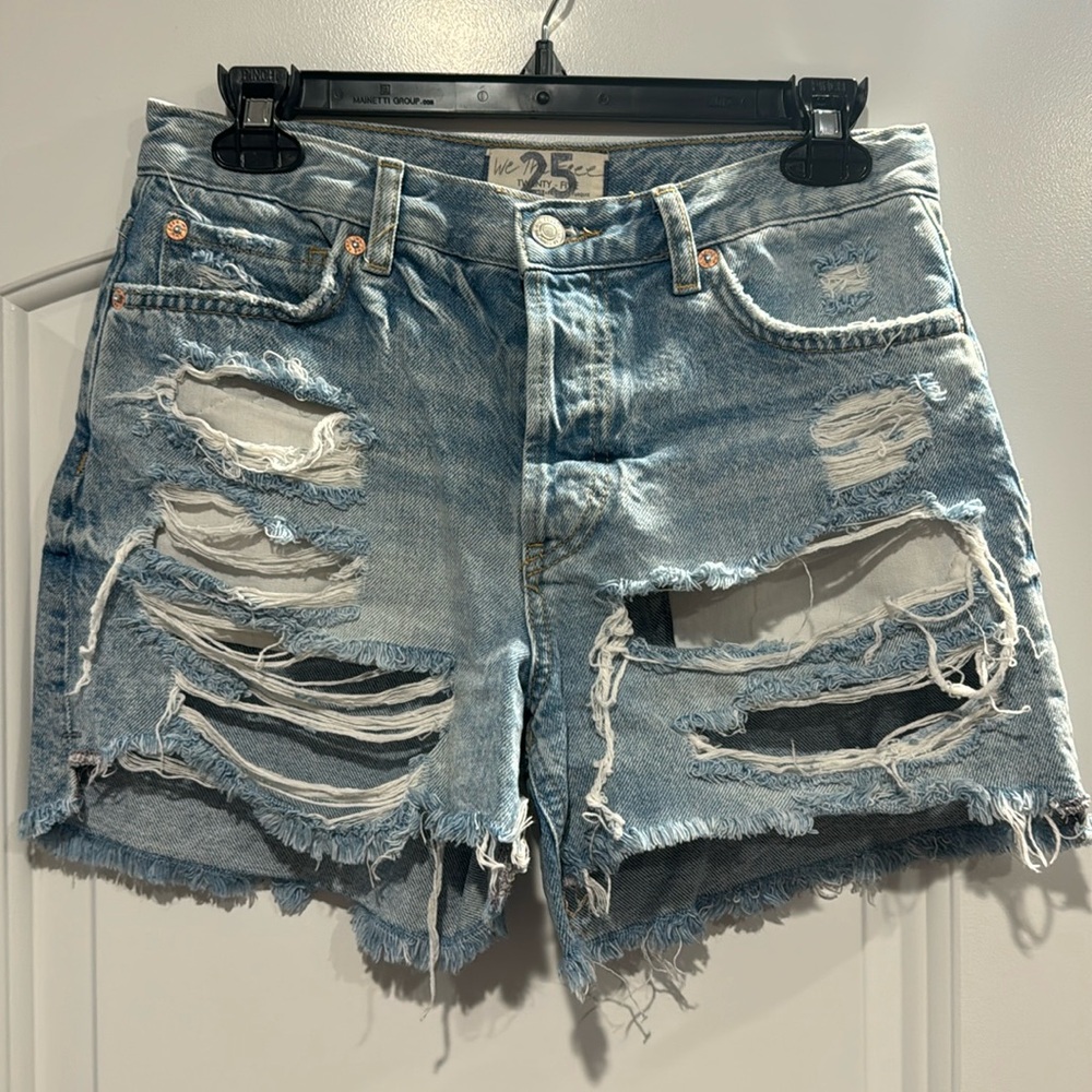 Free People We the Free Distressed Denin Shorts size 25